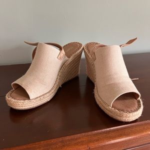 Toms beige canvas sandals size 9.5
